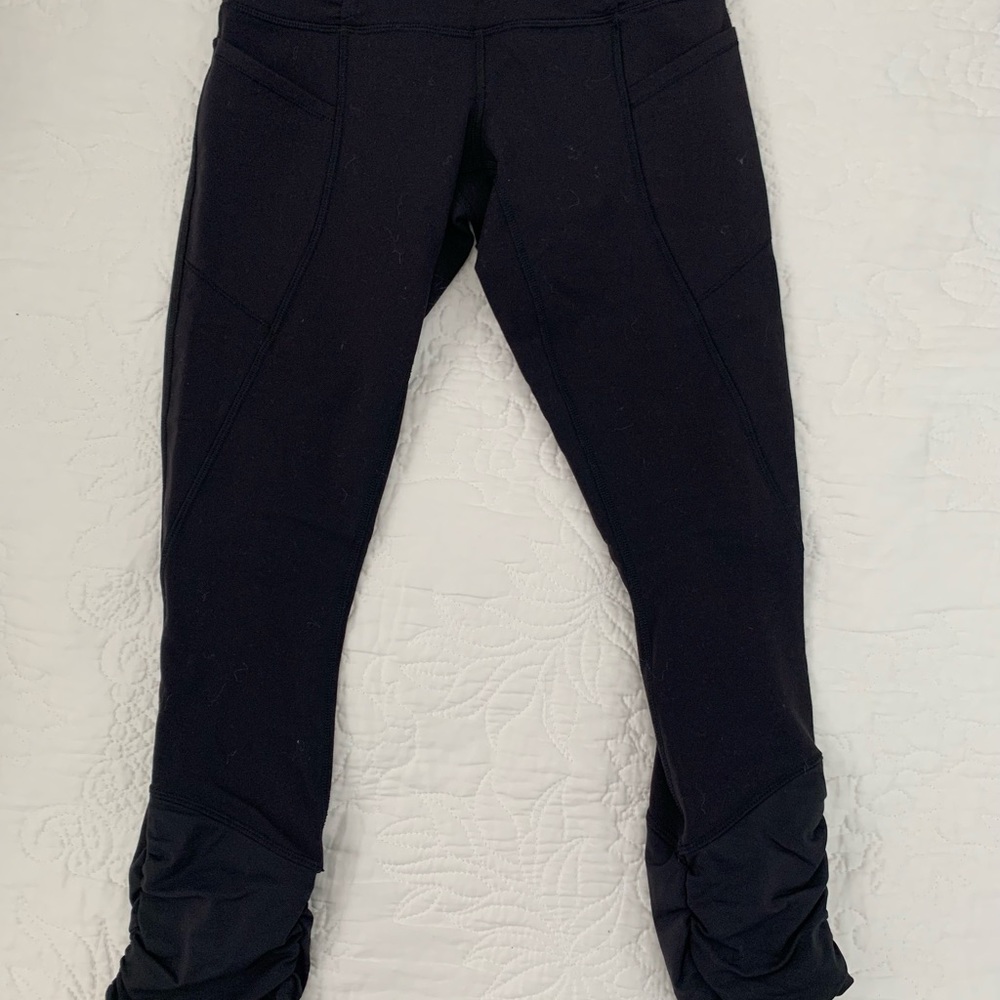 Black cropped lulelemon pants, size 6, two pockets!